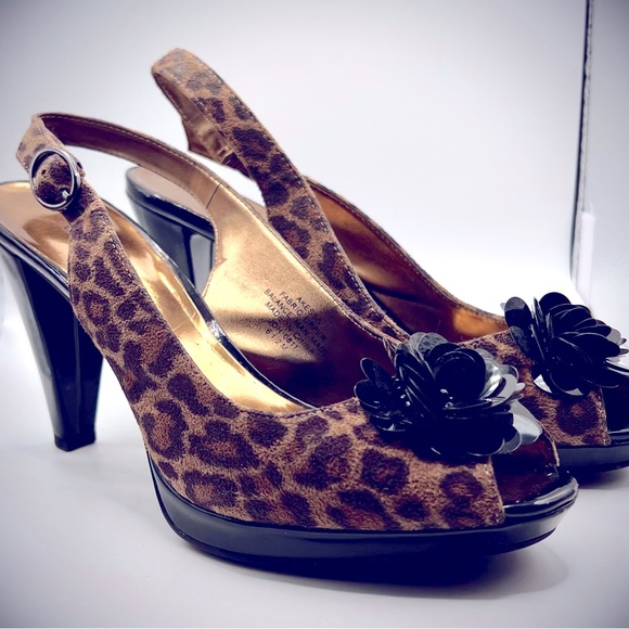 Cute Anne Klein Heels Size 6.5 Med Leopard Fabric-Patten Leather Heels-Preowned - Picture 2 of 16